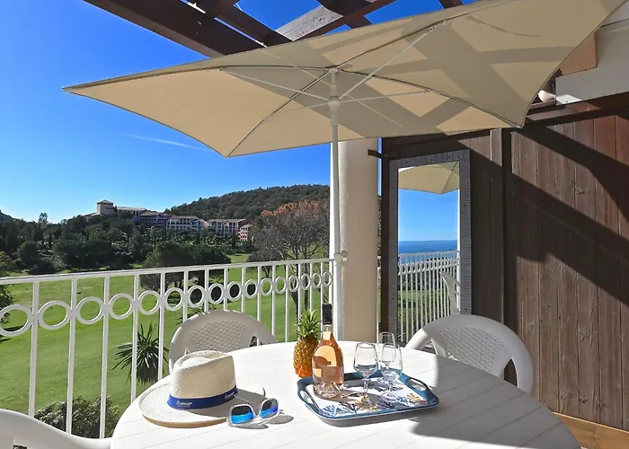 Апартаменти L'esquinade - F4 218 By Interhome